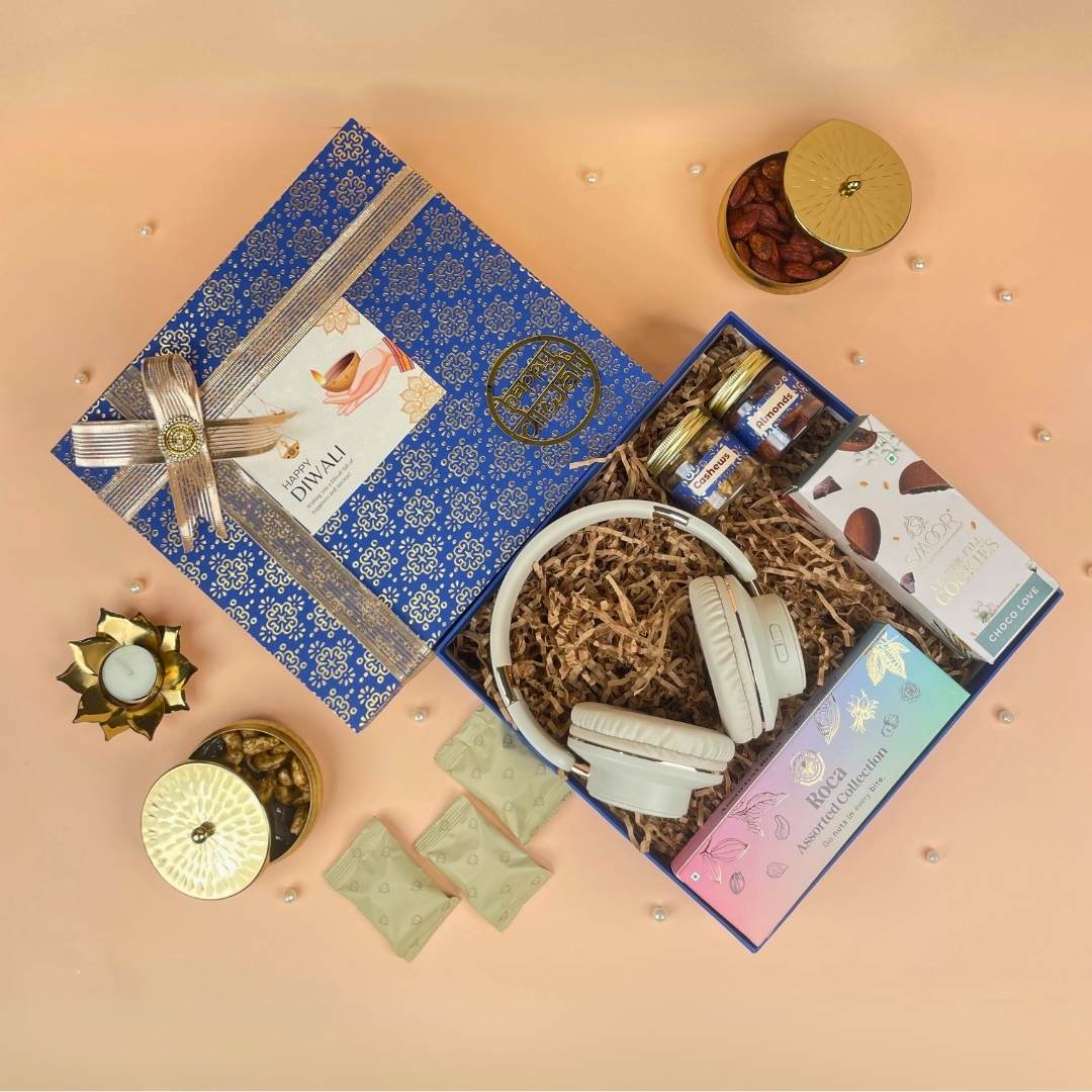 Festive Tech Gift Hampers - Bluetooth Headphones & Chocolates (4) Festive Tech Gift Hampers - Bluetooth Headphones & Chocolates