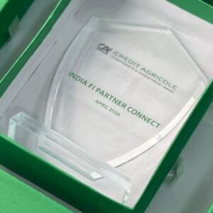 Premium Crystal Trophy with Gift Box for Corporate Awards